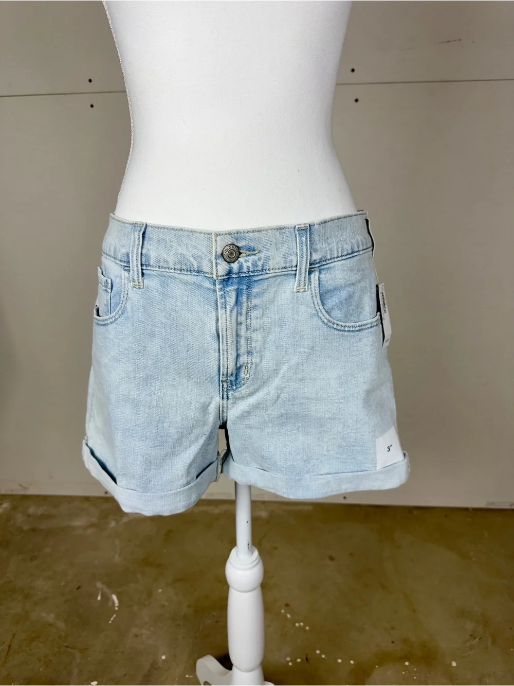 NWT Old Navy Boyfriend Jean Shorts Women’s Size 12 | Light Wash | 3” Inseam